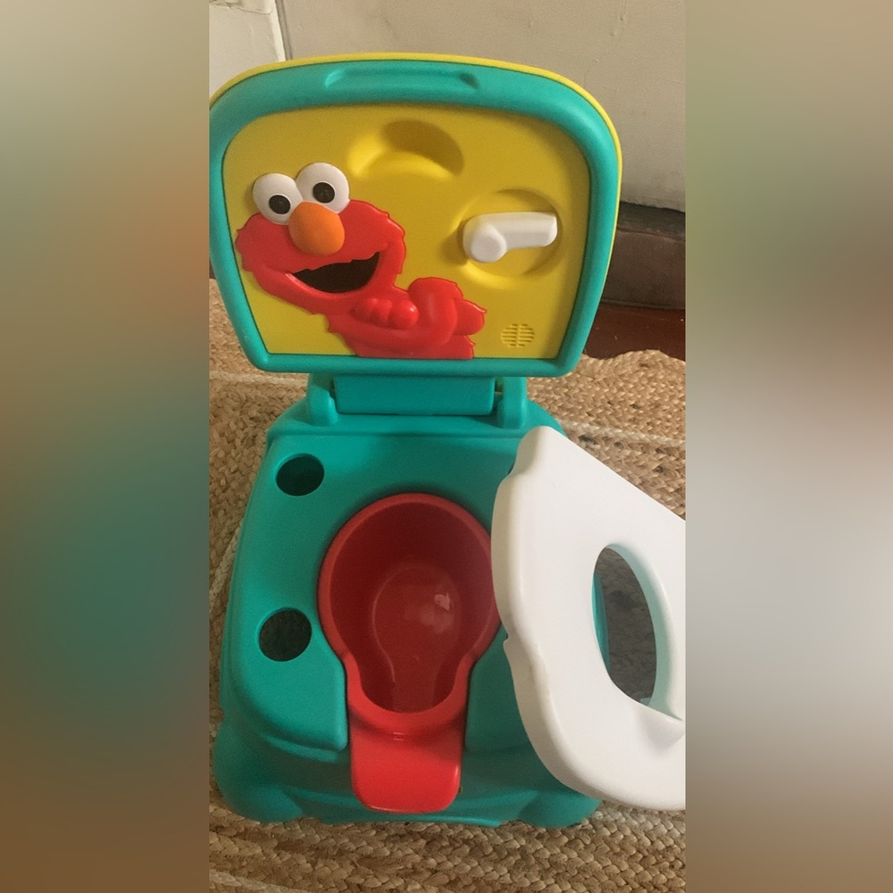 Elmo potty without box, like new.